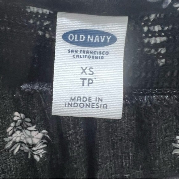 Old navy black and white ditsy floral flutter sleeve dress size XS - Picture 8 of 8